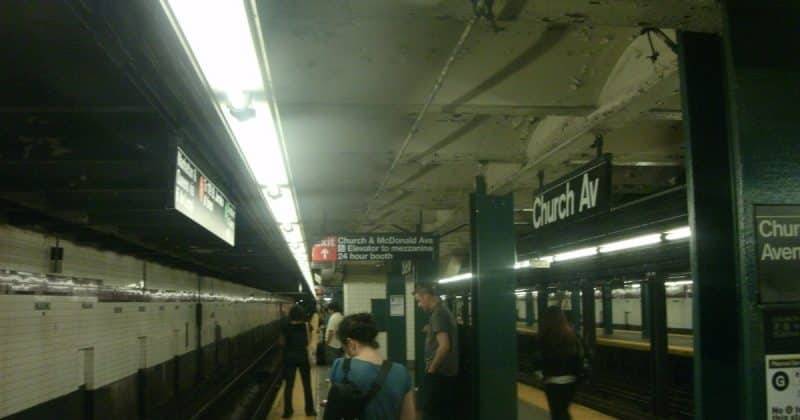 В метро Нью-Йорка мать 2 детей ударили ножом в легкое, выкрикнув расистское ругательство - usa.one - Вашингтон