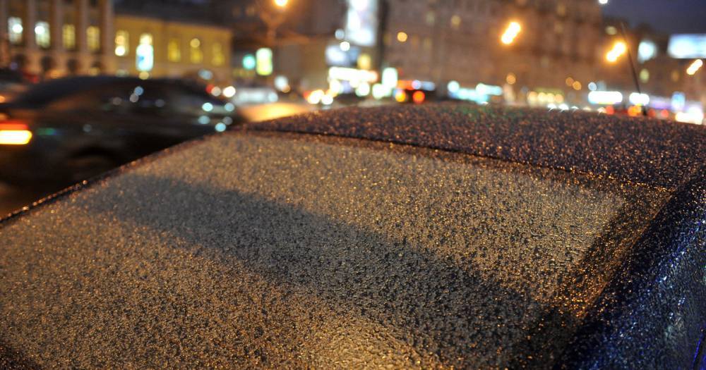 Московских водителей призвали быть внимательнее на дорогах из-за снегопада