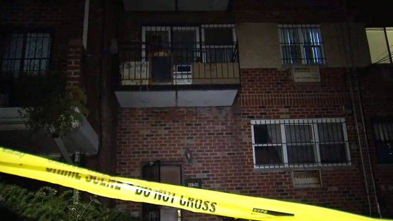 В квартире в Куинсе нашли 2 трупа с множеством ножевых ранений