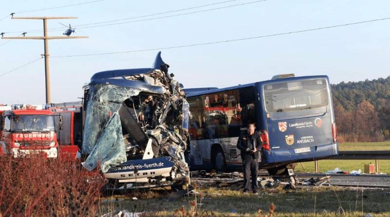 В Баварии столкнулись два автобуса: 27 пострадавших, в том числе дети