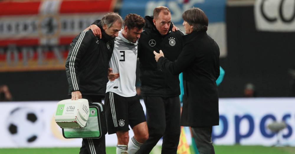 Игрок сборной России чуть не сломал ногу немецкому защитнику. Чудом обошлось
