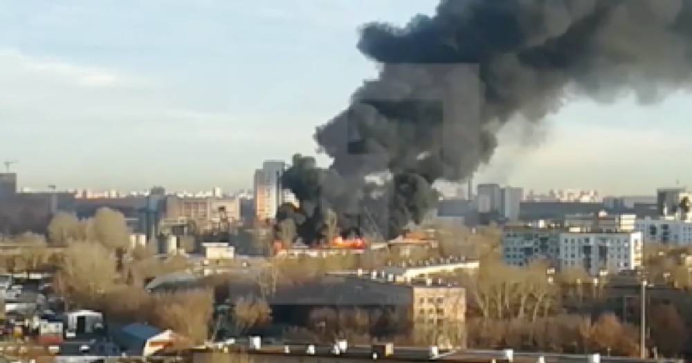 Второй пожар за утро. На юго-востоке Москвы загорелся склад