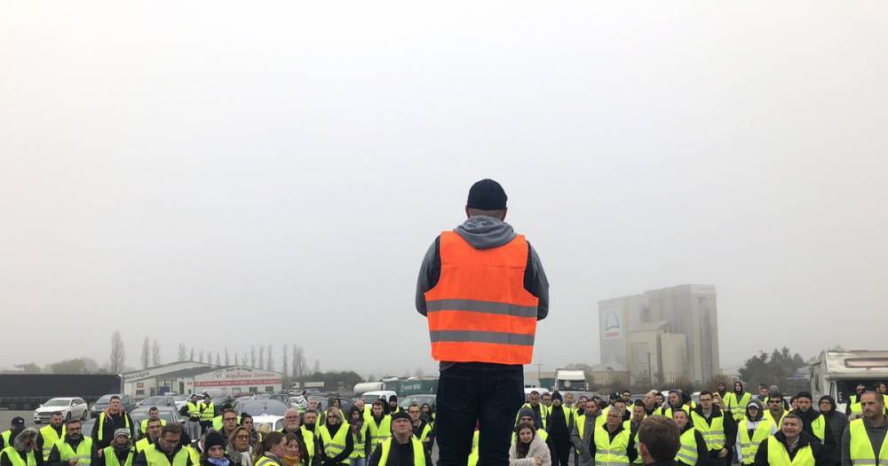 Во Франции во время массового протеста против роста цен на топливо погиб человек