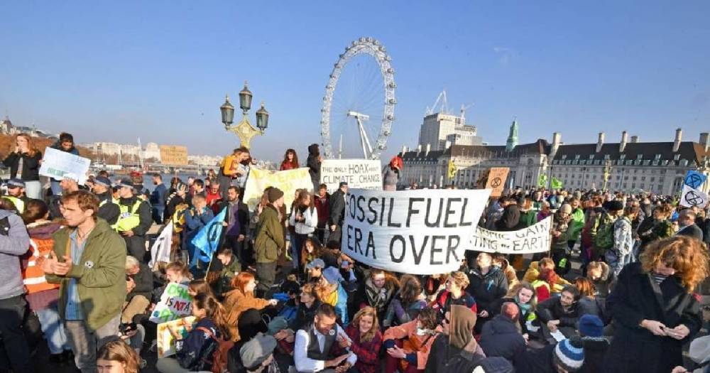 В Лондоне из-за протеста "зелёных" парализовано движение транспорта