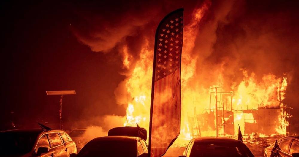 Число жертв пожаров в Калифорнии возросло до 76 человек