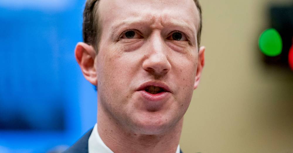Цукерберг заявил, что Facebook объявлена война