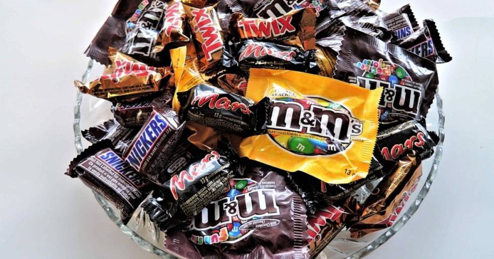 В штате Нью-Йорк дети нашли в конфетах на Хэллоуин иглы и камни