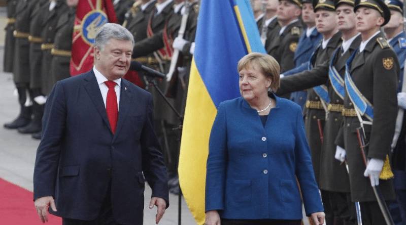 Пока в Германии крайне напряженная ситуация, Меркель обсуждает внешнюю политику в Киеве