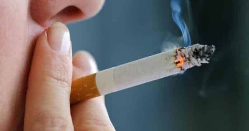 Курильщикам запретят курить в муниципальных домах, но помогут вейпить