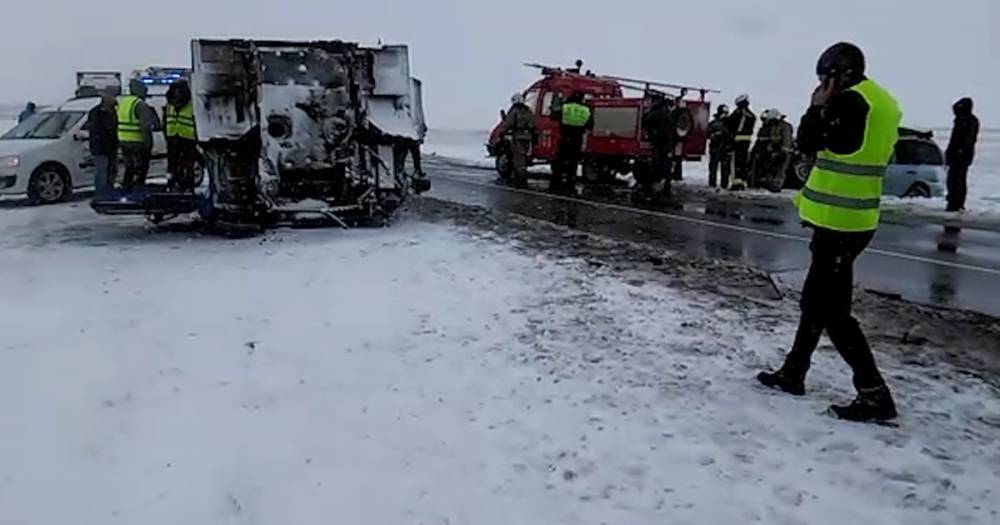 Появилось видео с места страшного ДТП под Оренбургом, где погибло пять человек