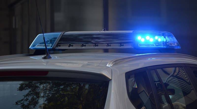 В Нью-Джерси полицейские едва успели вытащить водителя из полыхавшего авто