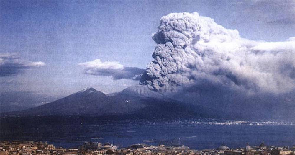 Предпоследний день Помпеев. В Италии ждут нового извержения вулкана Везувий