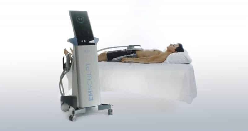 Устройство EMScult позволяет человеку похудеть и набрать мышечную массу лежа на кушетке
