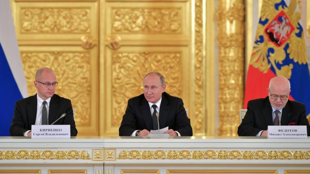 Путин поддержал идею создания базы данных всех въезжающих в РФ мигрантов