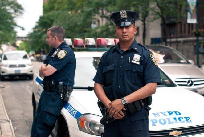 Рожала в наручниках. Жительница Бронкса судится против NYPD - usa.one