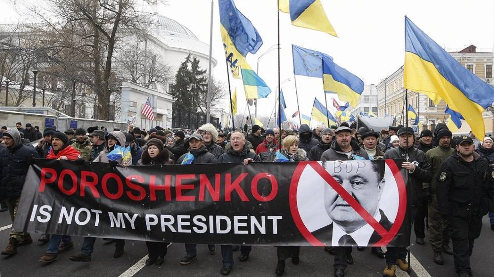Снежки и импичмент: выдворенный из Украины Саакашвили достанет Порошенко даже из Польши