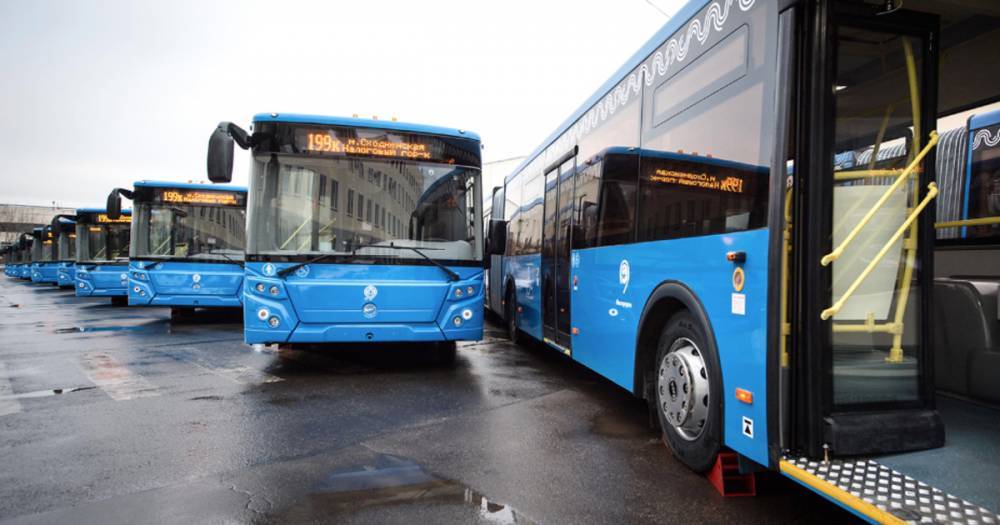 Из-за сильных морозов в Москве увеличили количество автобусов