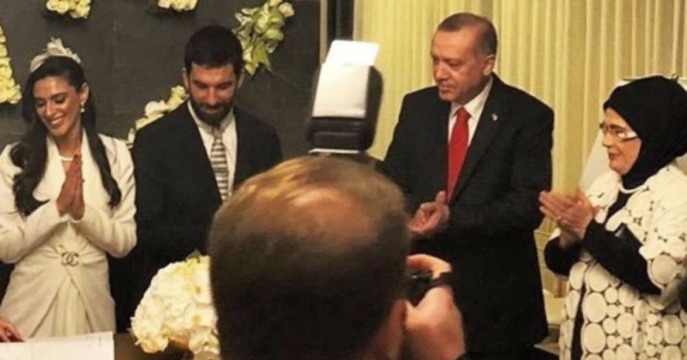 Эрдоган посетил свадьбу капитана сборной Турции по футболу