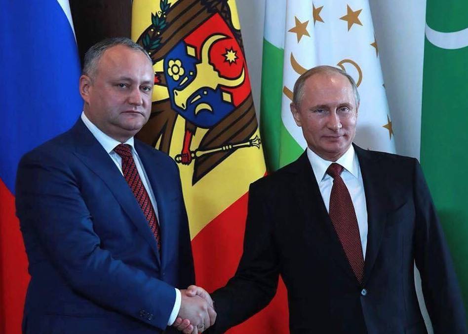Додон поздравил Путина с уверенной победой на президентских выборах