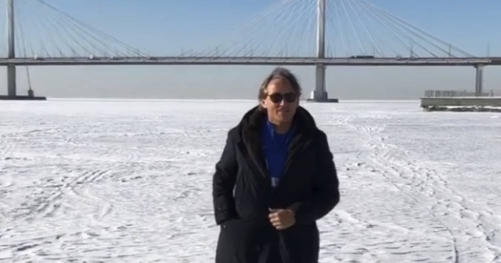 Манчини в шортах пробежался по замёрзшему Финскому заливу — видео