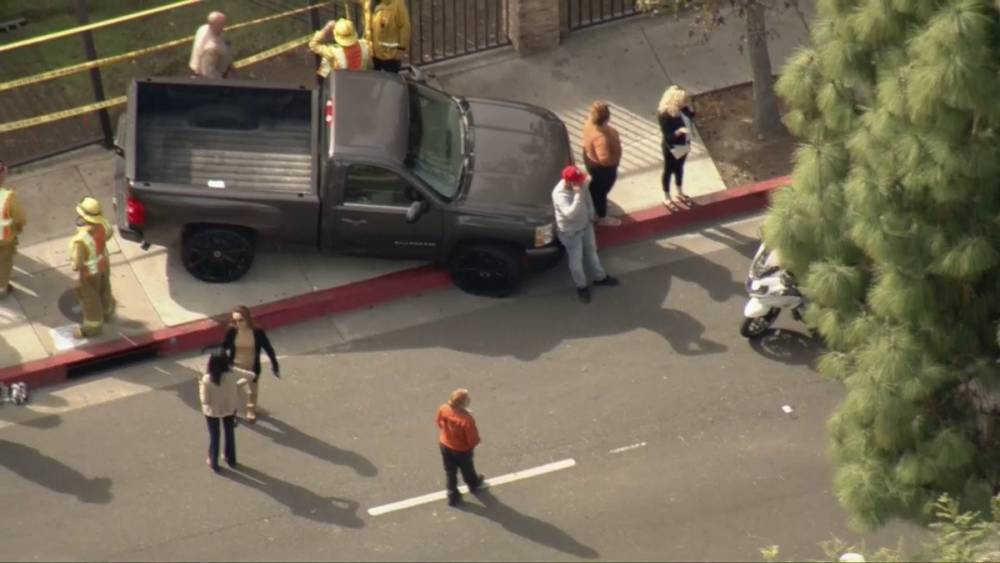 В Калифорнии автомобиль сбил группу пешеходов, есть пострадавшие