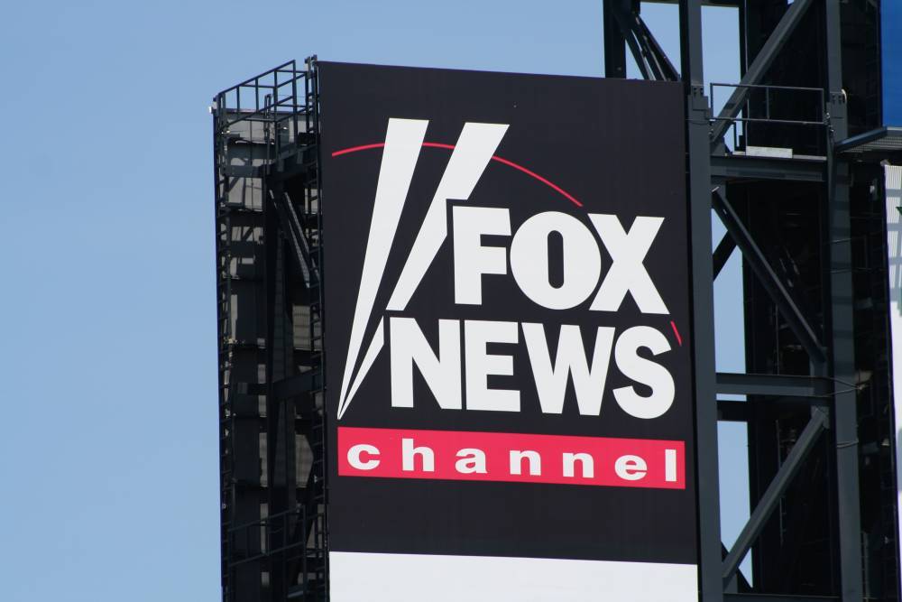 "Мне стыдно за это". Эксперт обвинил Fox News в пропаганде взглядов Трампа