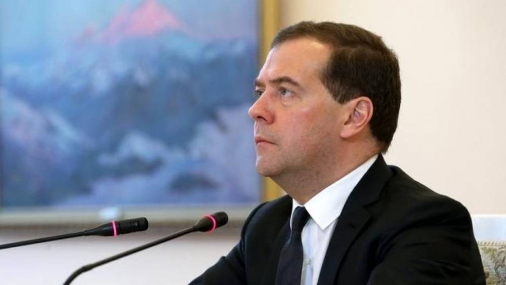 Медведев заслушал доклады Пучкова, Скворцовой и Голодец после пожара в Кемерово