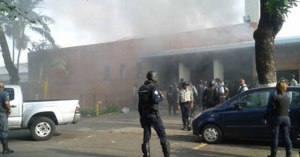 СМИ: Во время пожара в венесуэльской тюрьме погибли десятки заключённых