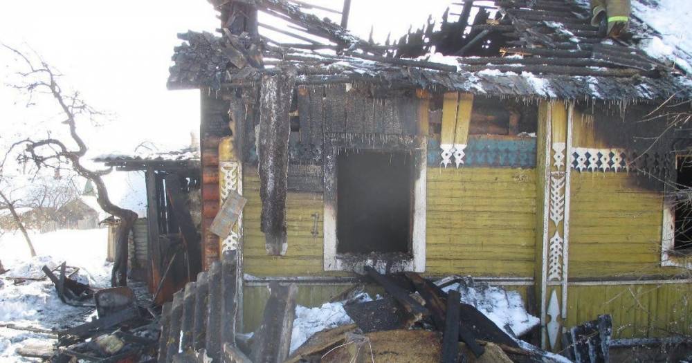 После гибели двоих детей при пожаре под Псковом возбудили уголовное дело