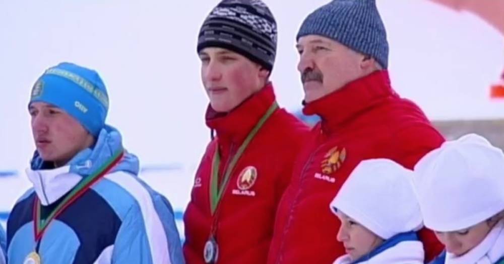 "Мужик, молодец". Лукашенко похвалил сына за выход на лыжню больным