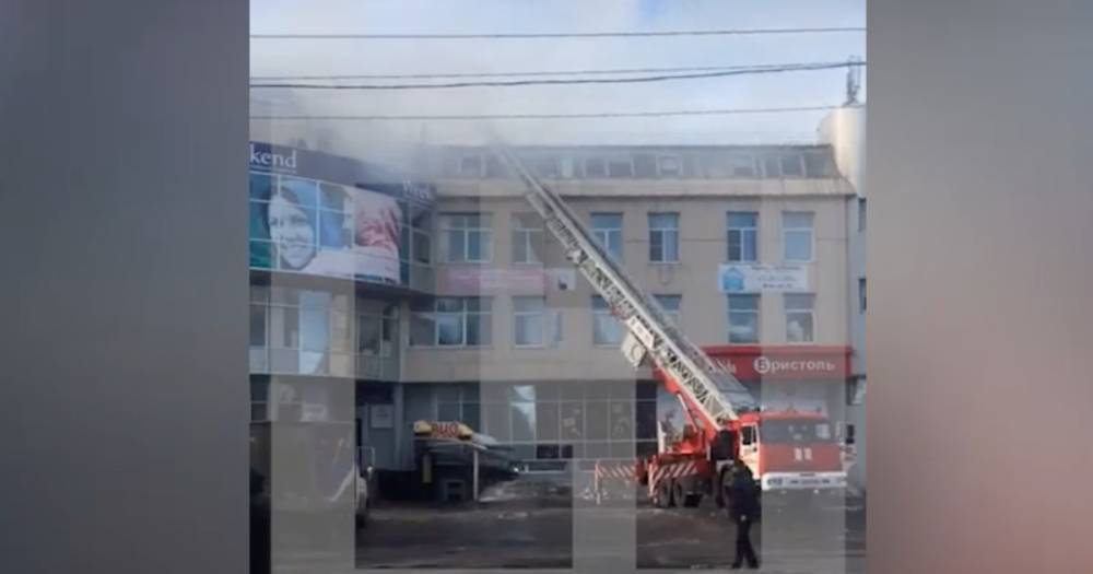 Пожарным удалось ликвидировать открытое горение в ТЦ в Архангельске
