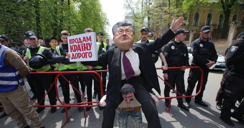 Соратники Саакашвили на митинге в Киеве потребовали импичмента Порошенко