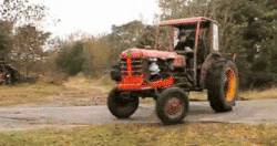 Лукашенко и Додон засеют поле на тракторе "Беларусь"