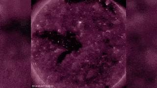 Специалисты NASA показали видео с корональной дырой на Солнце