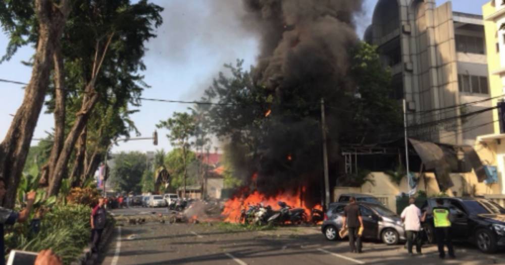 СМИ: Взрывы произошли у трёх церквей в индонезийском городе Сурабая