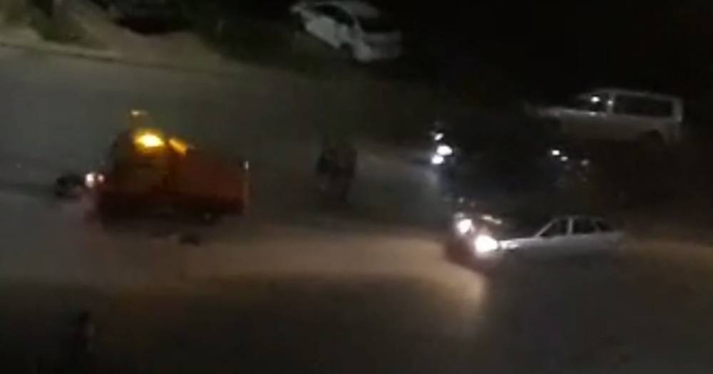 В Рязани несколько человек подрались на проезжей части — видео