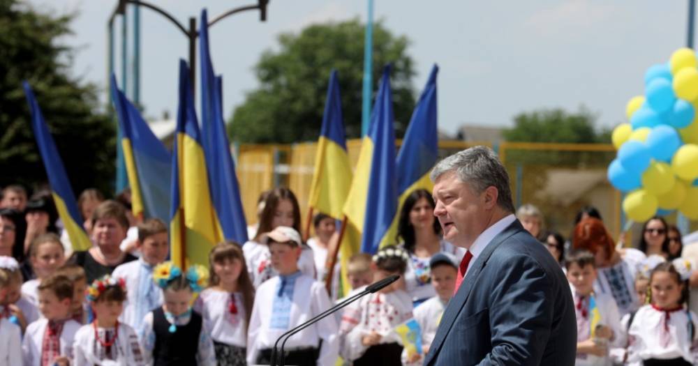 Порошенко пообещал не допустить капитуляции Украины в Донбассе