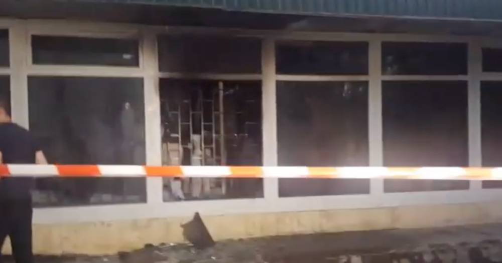 В Киеве неизвестные забросали здание банка "коктейлями Молотова"