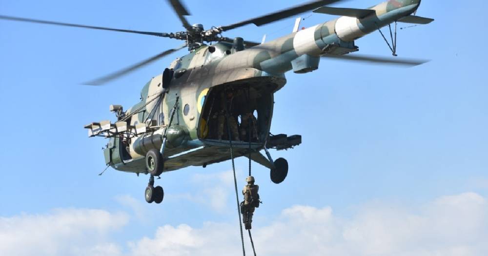 "Опасный элемент". На Украине отработали высадку с вертолёта на судно-нарушитель