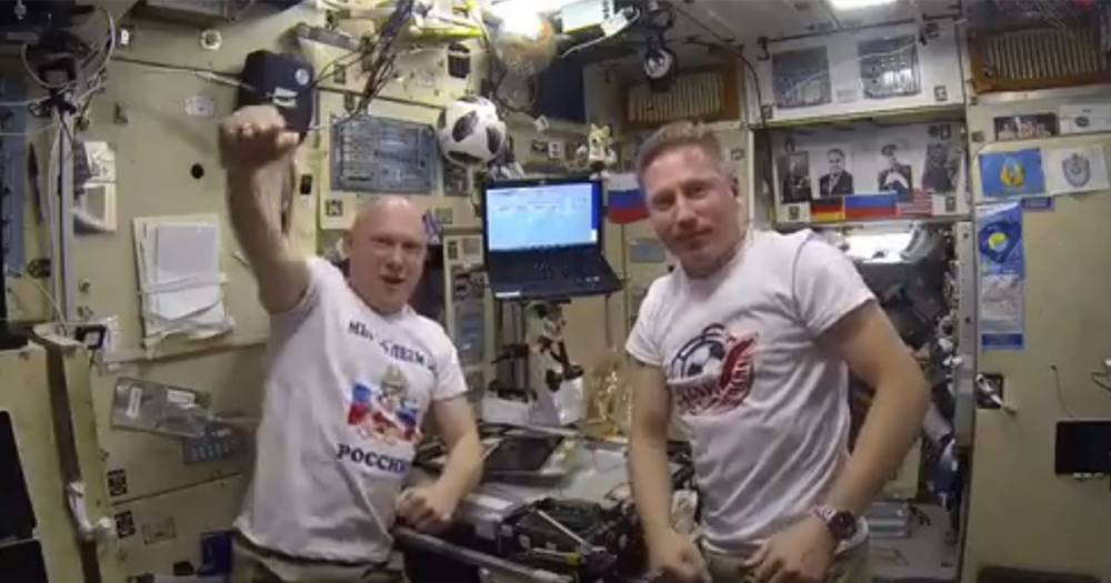 Российские космонавты с орбиты поздравили сборную России с победой над Испанией