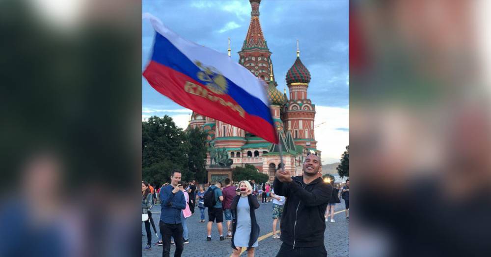 Экс-футболист сборной Англии признался, что стал фанатом русской кухни