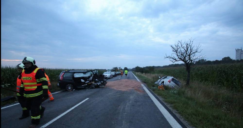В Чехии в ДТП погибли три человека, ещё шестеро пострадали