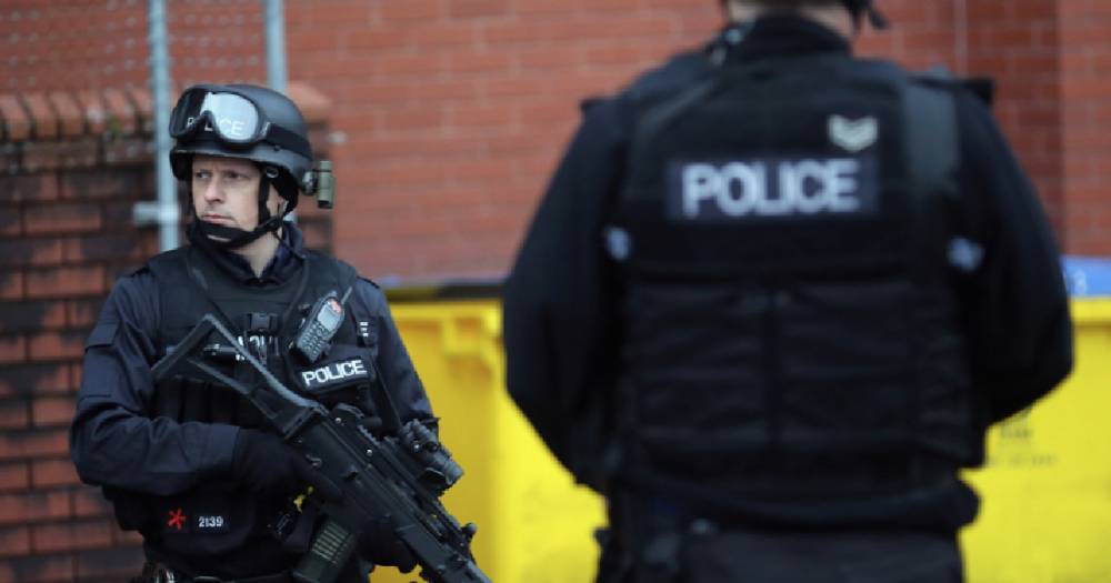 Неизвестные в масках открыли стрельбу по полицейским на востоке Лондона