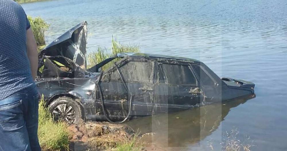 В Башкирии целая семья утонула во сне, съехав на автомобиле в озеро