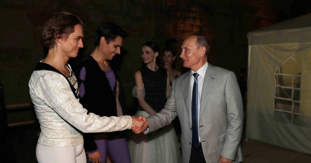Путин поблагодарил артистов балета после оперного фестиваля в Херсоне