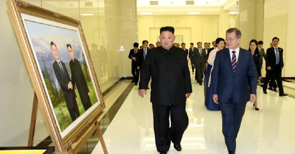 Лидер Южной Кореи угостился корнями колокольчика у Ким Чен Ына