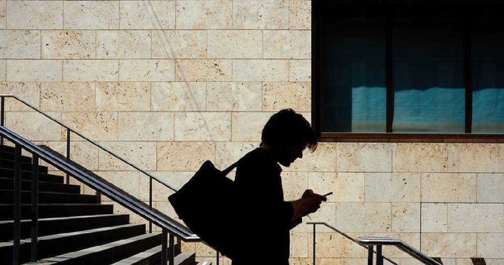 Операторы начали брать плату за СМС на сервисные номера банков - life.ru - Россия - Новости