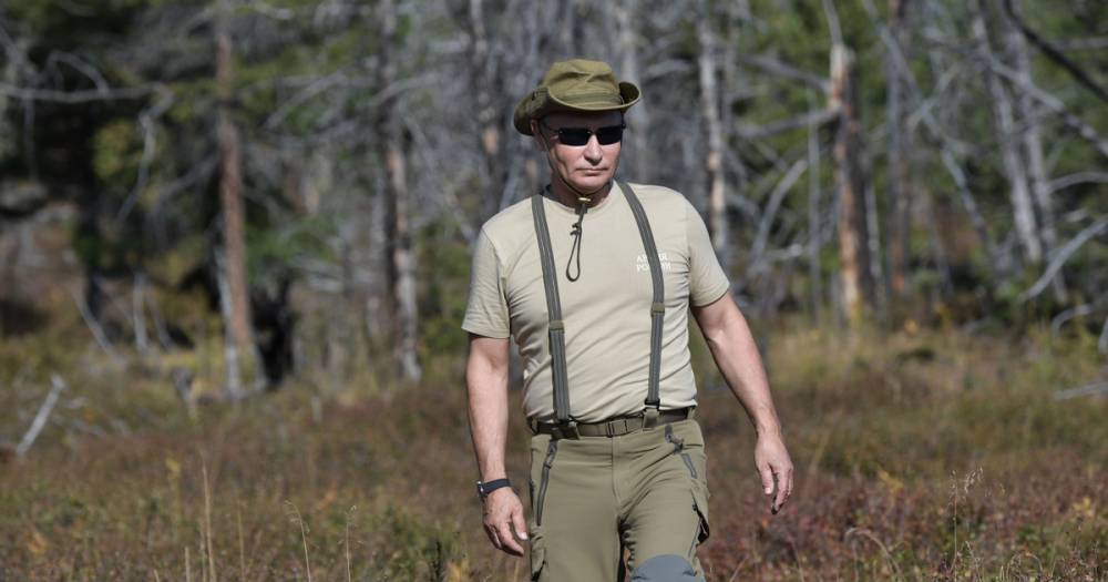 Песков рассказал, как Путина охраняли от медведей во время поездки в Туву