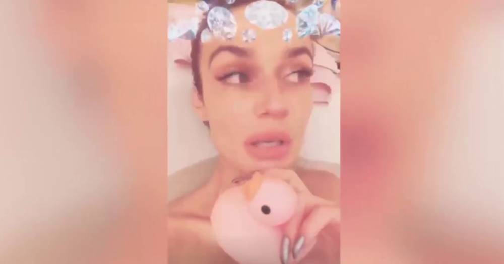 Голая Водонаева опубликовала видео из ванной с резиновой игрушкой