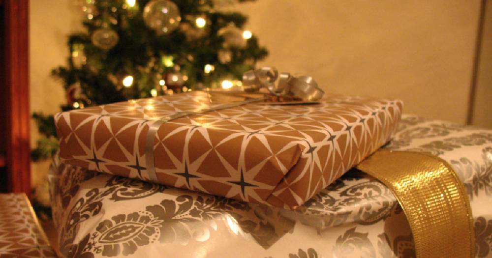На подарки и еду. ВЦИОМ подсчитал, сколько денег россияне потратили на Новый год
